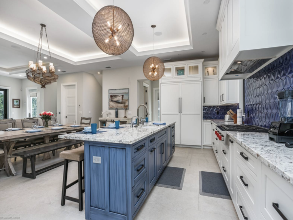 Luxurious Vacation Pool Home in Siesta Key 5 min walk to beach
